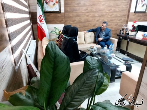 در اخرین سه شنبه اذرماه تعدادی زیادی از شهروندان با فرماندار دیدار و گفتگو کردند