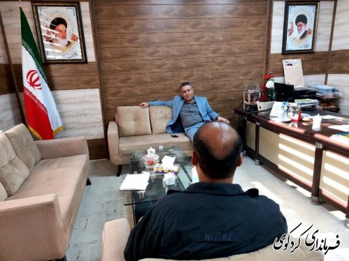 تعدادی از شهروندان با مهندس شریفی معاون برنامه ریزی فرماندار دیدار و گفتگو کردند