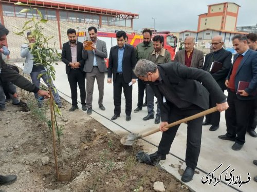 ماندگارترین یادگار بشر در جهت آبادانی محیط زندگی کاشتن درخت است