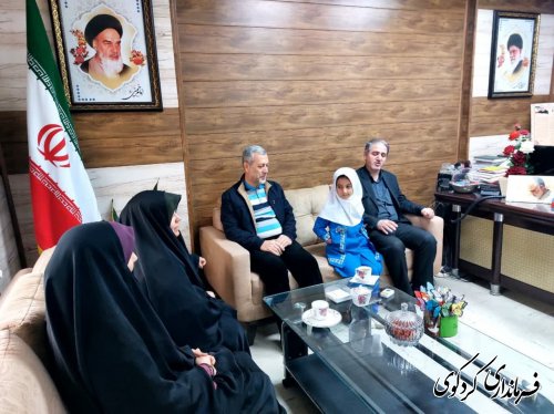 تعدادی از شهروندان با مهندس شریفی معاون برنامه ریزی فرماندار دیدار و گفتگو کردند