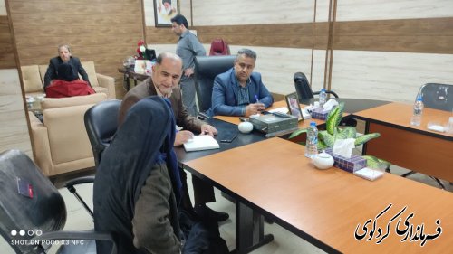تعدادی از شهروندان با مهندس شریفی معاون برنامه ریزی فرماندار دیدار و گفتگو کردند