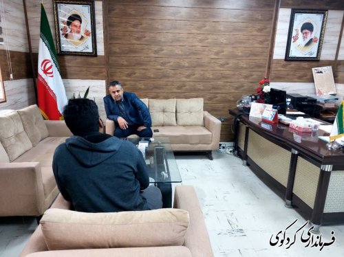 تعدادی از شهروندان با مهندس شریفی معاون برنامه ریزی فرماندار دیدار و گفتگو کردند