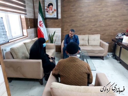 تعدادی از شهروندان با مهندس شریفی معاون برنامه ریزی فرماندار دیدار و گفتگو کردند