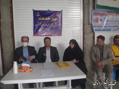 برگزاری میز خدمت در مصلای نماز جمعه