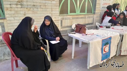 برگزاری میز خدمت در مصلای نماز جمعه