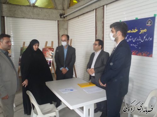 برگزاری میز خدمت در مصلای نماز جمعه