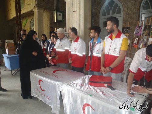 برگزاری میز خدمت در مصلای نماز جمعه