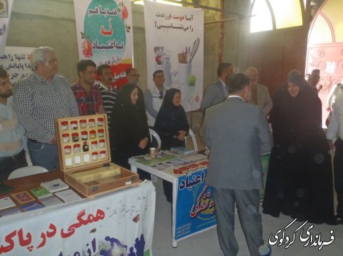 برگزاری میز خدمت در مصلای نماز جمعه