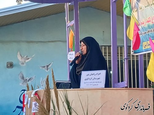 بدرقه دانش‌آموزان دختر شهرستان کردکوی به مناطق عملیاتی جنوب