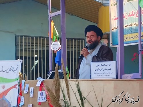 بدرقه دانش‌آموزان دختر شهرستان کردکوی به مناطق عملیاتی جنوب