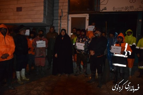 بازدید شبانه فرماندار کردکوی از نیروهای خدمات شهری شهرداری