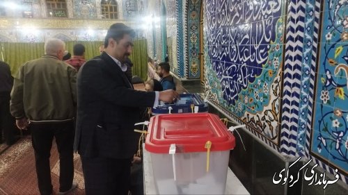 گزارش تصویری // بازدید کیا بخشدار مرکزی از شعب اخذ رای روستایی