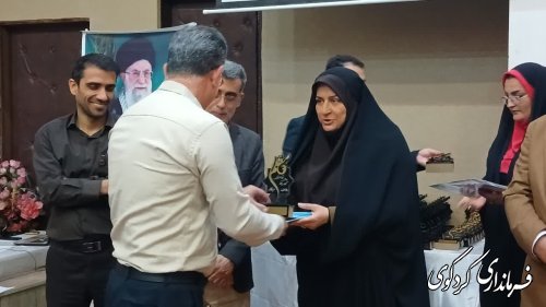 تجلیل از سی سال خدمت صادقانه بمناسبت روز معلم در شهرستان کردکوی  انجام شد