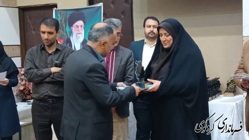 تجلیل از سی سال خدمت صادقانه بمناسبت روز معلم در شهرستان کردکوی  انجام شد