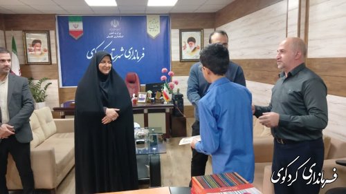 تجلیل از شورای دانش آموزی مدرسه شاهد پسران 