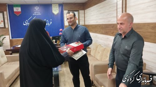 تجلیل از شورای دانش آموزی مدرسه شاهد پسران 