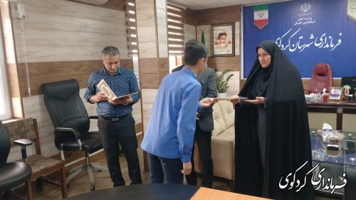 تجلیل از شورای دانش آموزی مدرسه شاهد پسران 