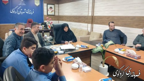 تجلیل از شورای دانش آموزی مدرسه شاهد پسران 