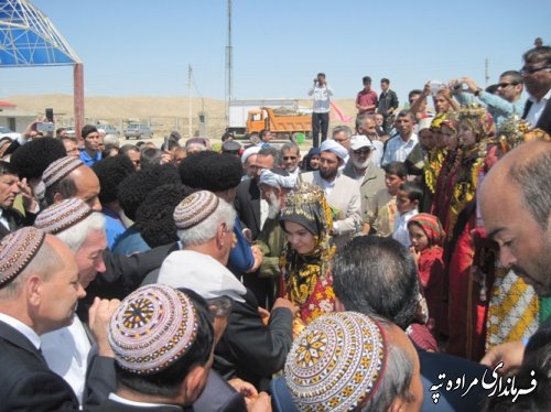 حضور هيأت فرهنگي و هنري تركمنستان در آرامگاه مختومقلی فراغی