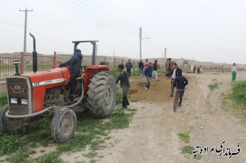 غرس نهال توسط فرماندار مراوه تپه در آرامگاه مختومقلی فراغی 