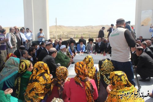 حضور مهمانانی از کشور ترکمنستان در آرامگاه مختومقلی فراغی 