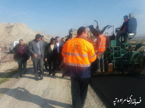 بازدید مدیر کل راهداری و حمل و نقل جاده ای از عملیات روکش آسفالت محور دادلی غزنین  