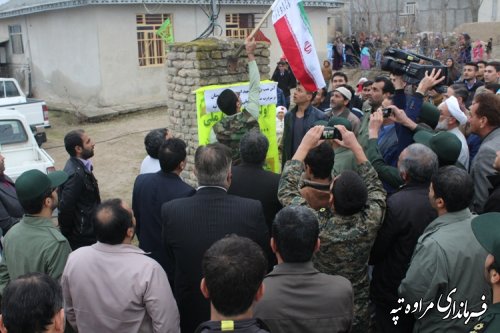 نصب پرچم مقدس جمهوری اسلامی ایران بر سردر منازل شهدای شهرستان مراوه تپه 