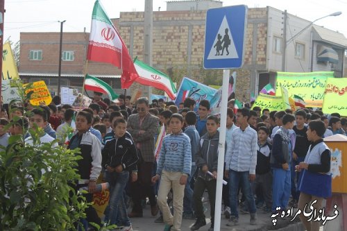 مردم انقلابی شهرستان مراوه تپه، با مشتهای گره کرده و شعارهای استکبارستیز 13 آبان را گرامی داشتند.