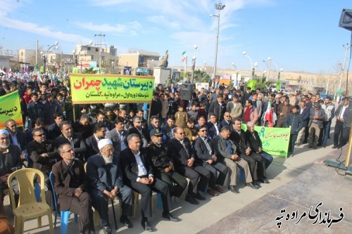 امروز همزمان با سراسر کشور مراسم 9 دی با حضور مسئولین و اقشار مختلف مردم در میدان مرکزی مراوه تپه برگزار شد .