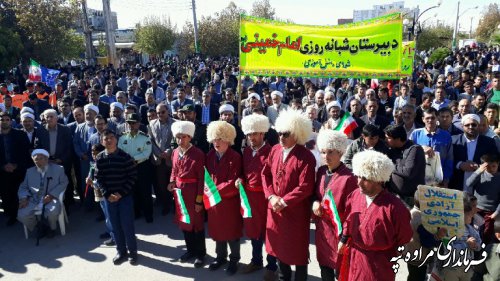 حضور پر شور اهالی مرزنشین شهرستان مراوه تپه همچون هموطنان سایر نقاط کشور در راهپیمایی روز ملی ۱۳ ابان نسبت به سالهای قبل با شکوهتر بود