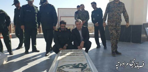 بمناسبت هفته وحدت در آرامگاه منادی وحدت.