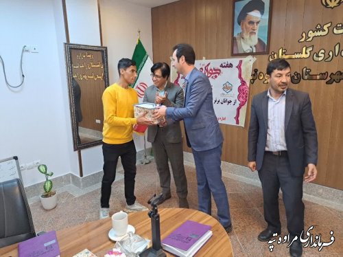 جوانان باید دارای ایده و مطالبه‌گر باشند
