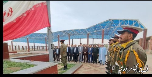 به اهتزاز در آوردن پرچم ملی ایران در آرامگاه مختومقلی فراغی