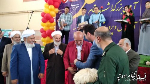 در وصف جایگاه معلم زبان قاصر است