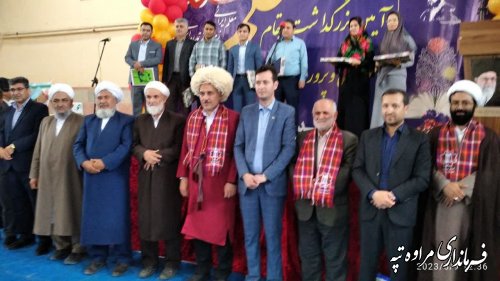 در وصف جایگاه معلم زبان قاصر است