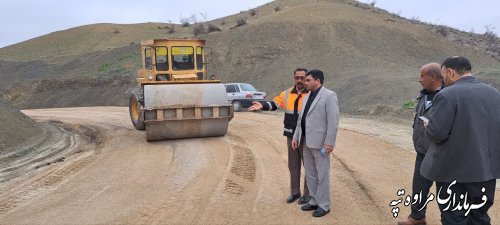 بازدید فرماندار شهرستان مراوه‌تپه از پروژه اجرای بیس و آسفالت جاده روستایی دولت اورلان و شاخلی 