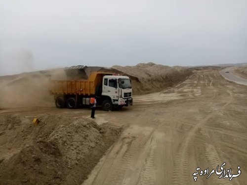 خط کشی و تعریض جاده دسترسی به محل آرامگاه مختومقلی فراغی در ارتقای ایمنی و تسهیل تردد مؤثر خواهد بود 