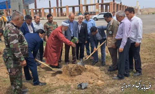 درختکاری در آرامگاه مختومقلی فراغی در آستانه ۲۹۱ مین سالگرد تولد وی 