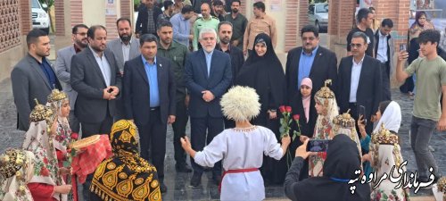 گزارش تصویری /مراسم رسمی ۲۹۱ مین سالروز تولد مختومقلی فراغی شاعر و عارف شهیر ایرانی ترکمن