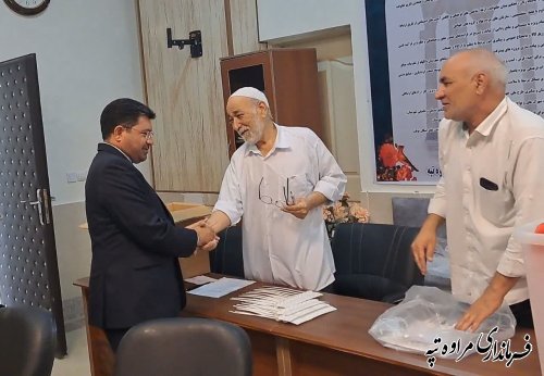 بازدید رئیس ستاد انتخابات شهرستان مراوه‌تپه از روند توزیع اقلام و آماده سازی صندوق‌های شعب أخذ رأی 