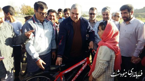 برگزاری همایش پیاده روی همگانی صبح و نشاط در روستای القجر شهرستان مینودشت 