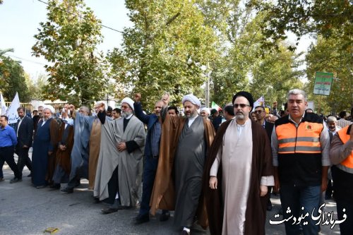 راهپیمایی یوم الله ۱۳ آبان با حضور گسترده و پرشور دانش آموزان و مردم در مینودشت برگزار گردید