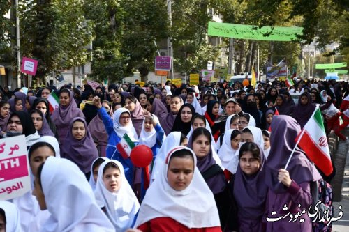 راهپیمایی یوم الله ۱۳ آبان با حضور گسترده و پرشور دانش آموزان و مردم در مینودشت برگزار گردید