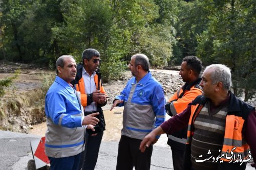 بازدید فرماندار شهرستان مینودشت از مناطق آسیب دیده در سیلاب شب گذشته