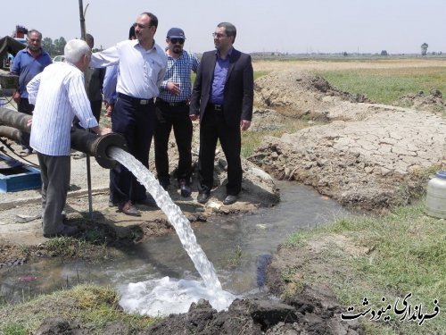 بازدید فرماندار مینودشت از چاه آب شرب روستای قلمی 