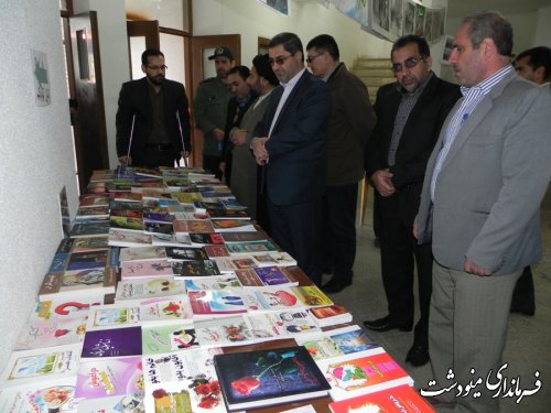 افتتاح نمایشگاه کتاب در محل کتابخانه فردوسی مینودشت با حضورفرماندار این شهرستان 