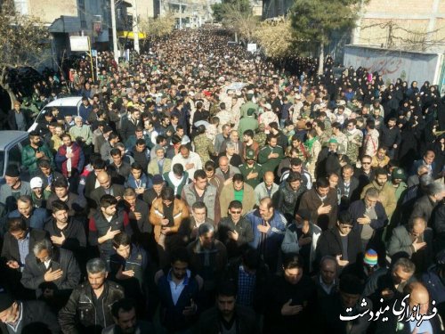 تشیع پیکر پاک شهید مدافع حرم شهید سنجه ونلی بر روی دستان مردم شهرستان مینودشت