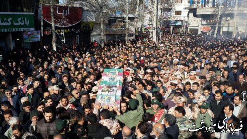 تشیع پیکر پاک شهید مدافع حرم شهید سنجه ونلی بر روی دستان مردم شهرستان مینودشت