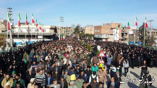 تشیع پیکر پاک شهید مدافع حرم شهید سنجه ونلی بر روی دستان مردم شهرستان مینودشت