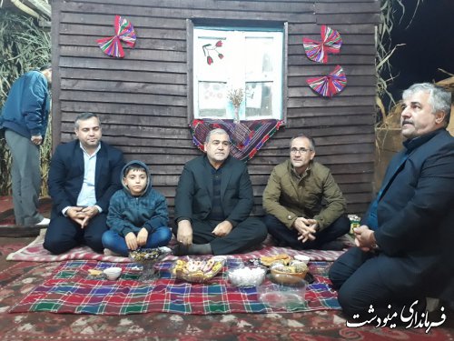 بازدید فرماندار از غرفه گردشگری و صنایع دستی شهرستان در جشنواره فرهنگ اقوام در گنبد